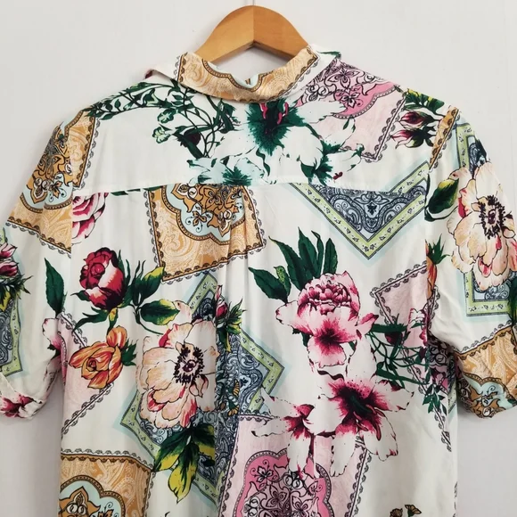 Chico's Multicolor Floral Peonies Garden Graphic Blouse Size 1 Medium - Picture 4 of 7